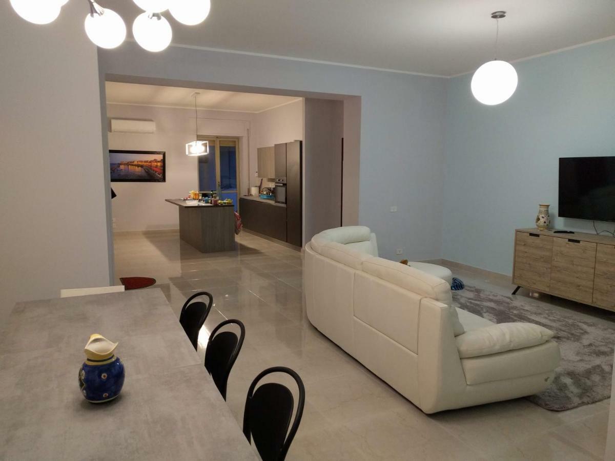 Casa Bella - 3 Baths - Walk To Ortigia Daire Siraküza Dış mekan fotoğraf
