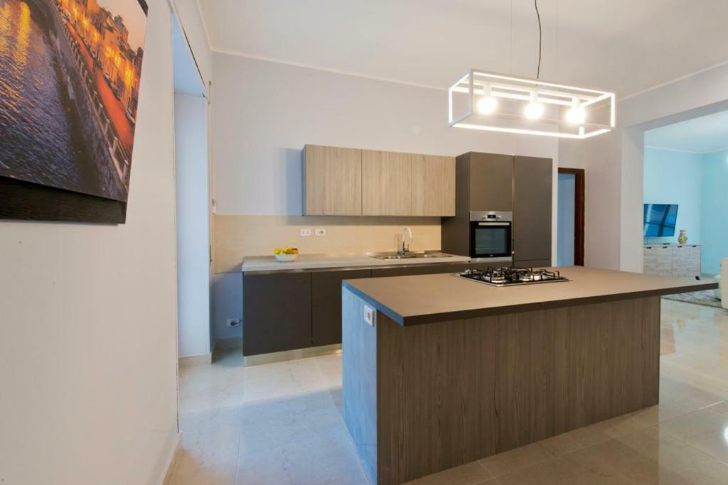 Casa Bella - 3 Baths - Walk To Ortigia Daire Siraküza Dış mekan fotoğraf