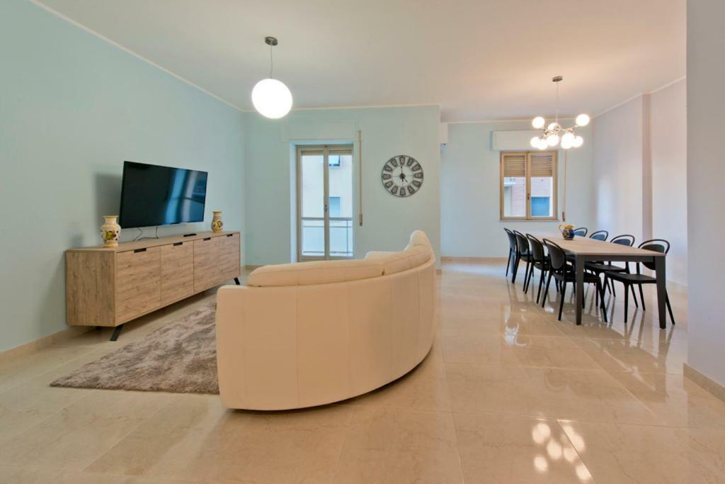 Casa Bella - 3 Baths - Walk To Ortigia Daire Siraküza Dış mekan fotoğraf